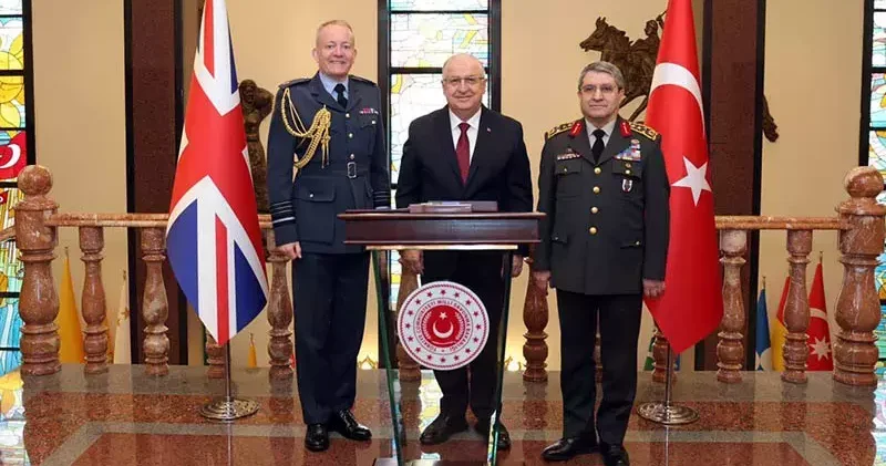 Bakan Güler, Birleşik Krallık Genelkurmay Başkanını kabul etti