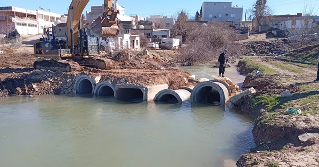 Mardin Büyükşehir Belediyesi Kızıltepe de tahrip olan köprünün yerine yeni köprü inşa etti Mardin Haberleri