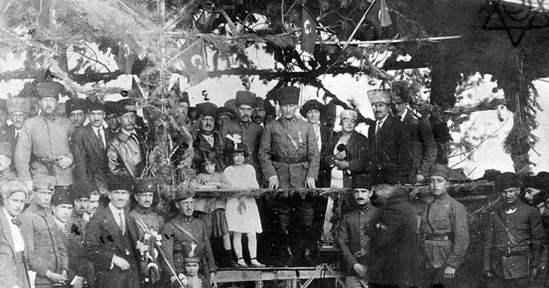 Atatürk ün soyağacı yayımlandı: Çok az bilinen fotoğrafları albüme alındı