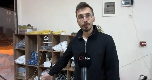 Hakkari haberleri Hakkari de gökten gelen dehşet! Esnaf ölümden döndü 05 Şubat 2026