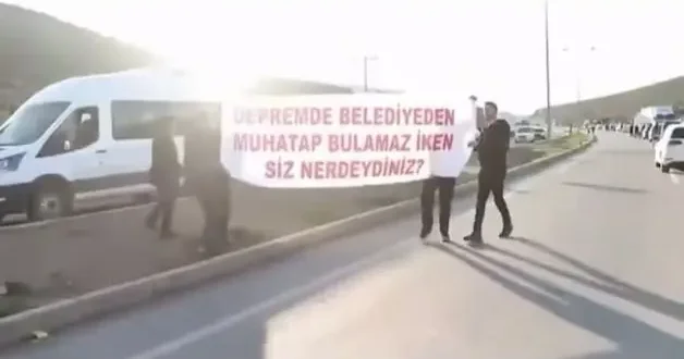 Özgür Özel e Hatay da protesto: Sloganlar atıldı, yuhalandı!