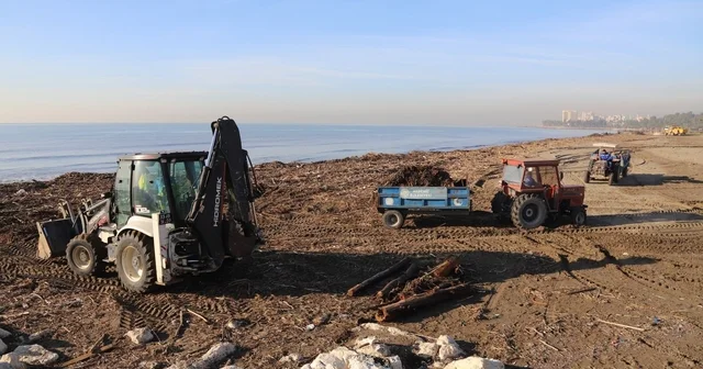 Akdeniz Belediyesinden sel sonrası yoğun çalışma Mersin Haberleri