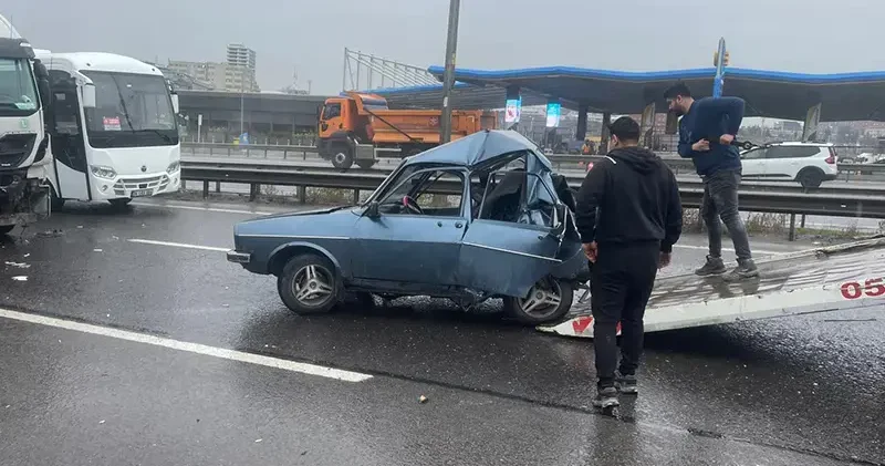 Başakşehir de TIR, otomobile arkadan çarptı