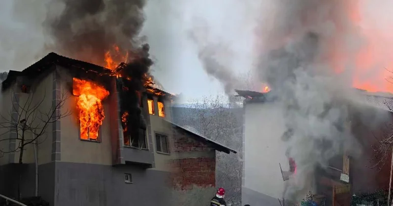 Bolu’da 2 katlı ev alev alev yandı!