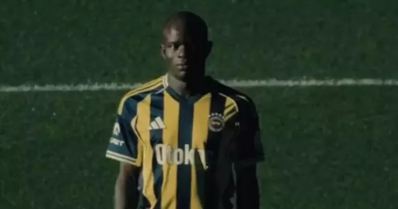 Fenerbahçe den videolu paylaşım: Kante, Kadıköy çimlerinde