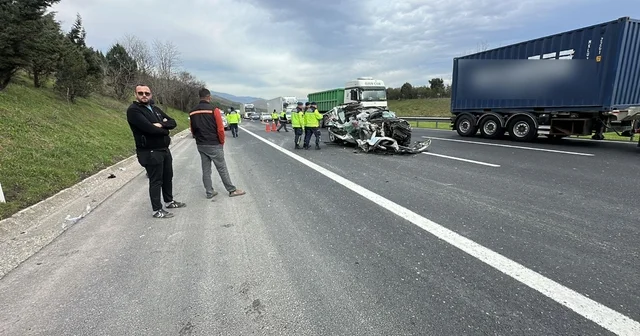 Otoyolda cip, TIR a arkadan çarptı: 1 ölü 1 yaralı Düzce Haberleri