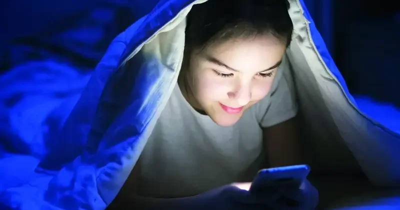 Gençlerin yüzde 82 sinin ailesinden gizli hesabı var Yerel Gündem Haberleri