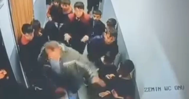 Çocuğuna kar topu atan öğrenciyi darbetti Van Haberleri