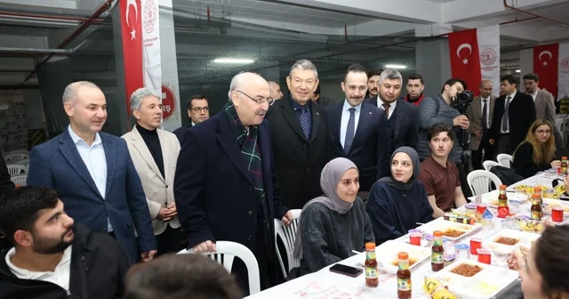 Denizli OSB, Ramazan ayında 80 bin kişiyi aynı sofrada buluşturuyor Denizli OSB geleneksel olarak düzenlediği iftar yemeğini sürdürüyor Denizli Haberleri