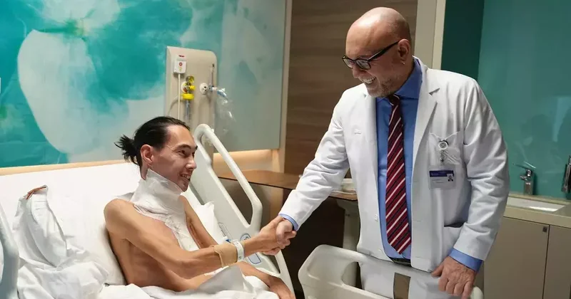 Kazakistanlı Abdrakhmanov’un boynundaki tümör Türkiye’de çıkarıldı