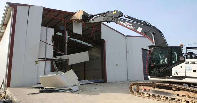 Nilüfer de tarım alanındaki 900 metrekarelik kaçak yapı yıkıldı Bursa Haberleri