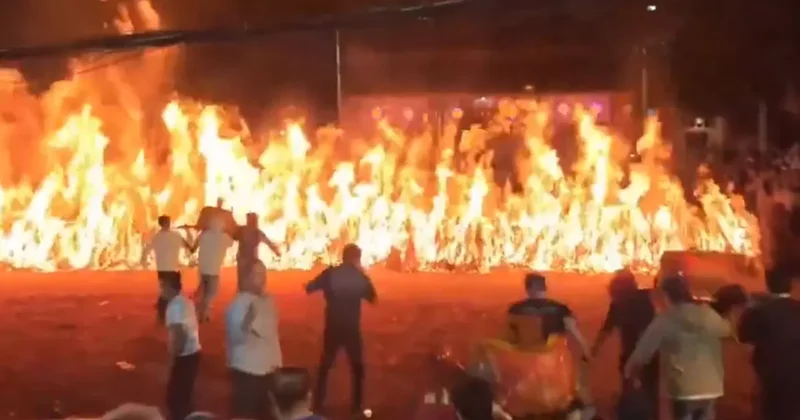 Savaş sürerken Çin de dikkat çeken görüntüler! Dört bir yandan ateşler yakıldı