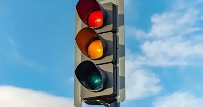 Trafik lambalarında yeni renk görmeye hazır olun! İşte, anlamı..