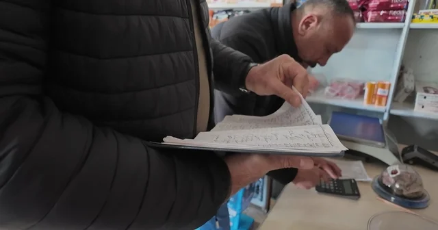 Zimem Defteri geleneğiyle memleketinde fırın ve bakkallardaki 3 milyon TL lik borcu kapattı Bingöl Haberleri