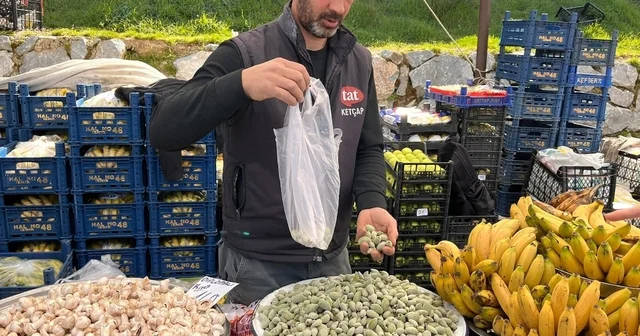 Datça Bademi, Yatağan daki pazar tezgahlarında yerini aldı Aydın Haberleri