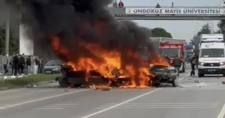 Samsun da feci kaza: 3 otomobil yandı! 4 kişi yaralandı