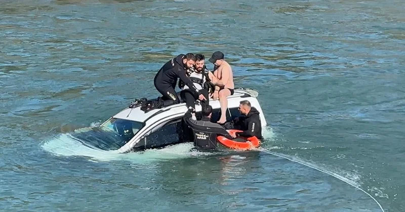 Araçla köprüden baraja düştü, 30 metre sürüklendi! Hayatta kaldı... Sözcü Gazetesi