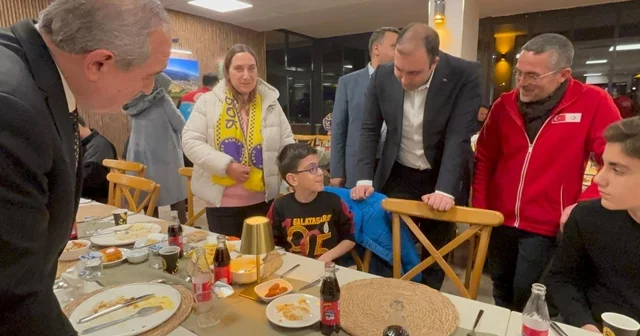 Çocuklar ile protokol iftar sofrasında buluştu Bartın Haberleri