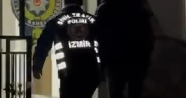 İzmir de drift yaparken dükkana çarpan sürücü yakalandı İzmir Haberleri