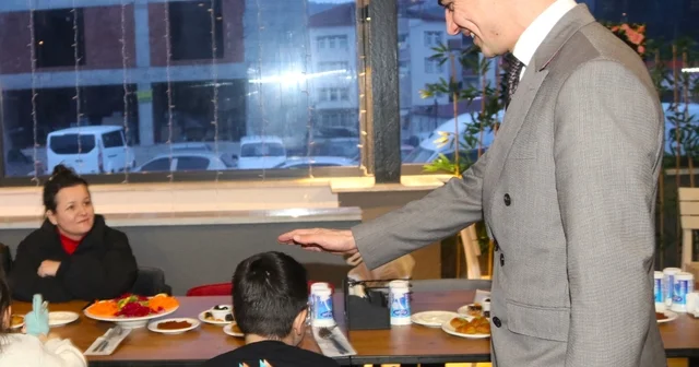 Taşova Kaymakamı Kartal, çocuklarla iftar yaptı Amasya Haberleri