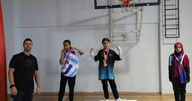 Kütahya da Küçükler Bilek Güreşi İl Birinciliği tamamlandı Kütahya Haberleri