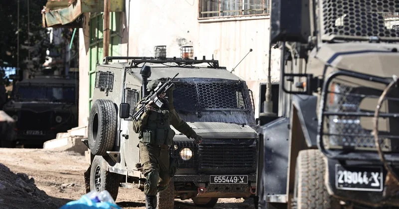 Katil İsrail ordusu işgal altındaki Batı Şeria da 5 Filistinliyi yaraladı