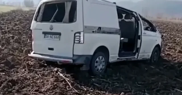 Amasya da panelvan yoldan çıkıp tarlaya savruldu VİDEO İZLE