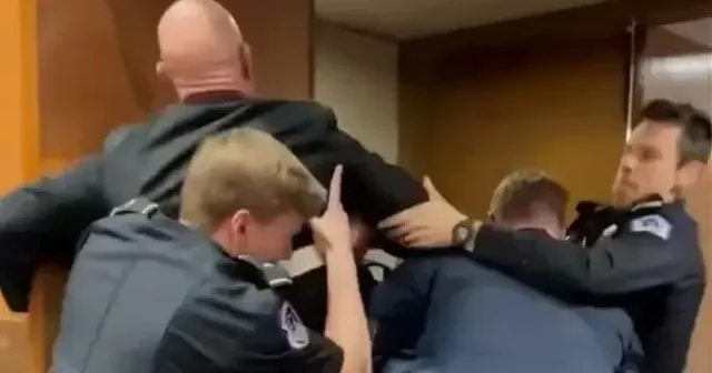 ABD li emekli asker İran a savaşı protesto etti: Kimse İsrail için savaşmak istemiyor VİDEO İZLE