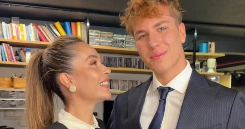 Esra Ronabar ile Barış Falay ın oğlu Mavi Rüzgar, anne ve babasının boyunu geçti Magazin haberleri