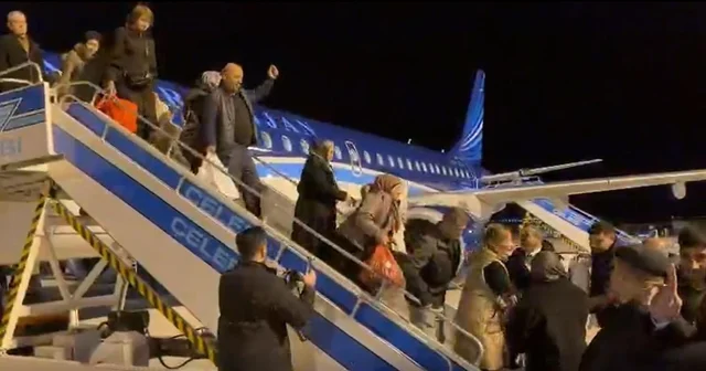 Bakü Nahçıvan uçağı 71 yolcusuyla Iğdır a indi Iğdır Haberleri