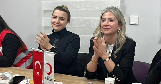 Kars ta Kızılay dan üniversite öğrencilerine Anne Eli iftarı Kars Haberleri