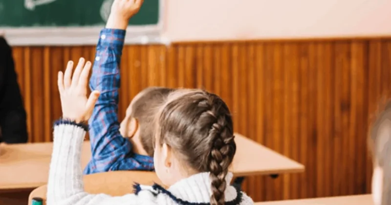 Sopayla bastığı okulda öğretmenleri tehdit etti! Sözcü Gazetesi