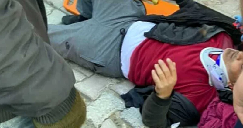 Semt pazarında bıçaklı kavga! Yaralıyı aracın önünde metrelerce sürükledi