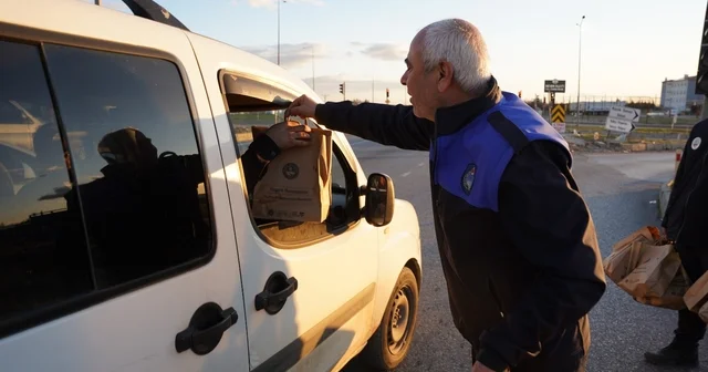 Kahta Belediyesi nden iftara yetişemeyenlere kumanya desteği Adıyaman Haberleri