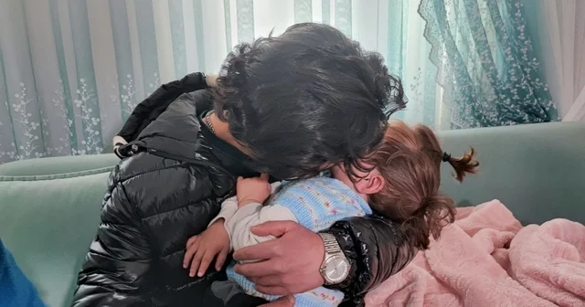 Yangından kurtardığı bebekle buluştu, duygusal anlar yaşandı Adana Haberleri