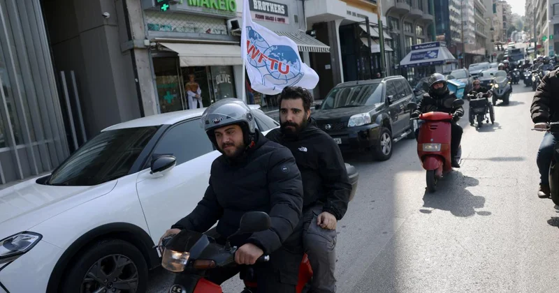 Yunanistan da eylem yapan denizcilik sektörü çalışanları 24 saatlik greve gitti