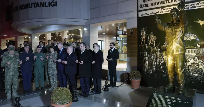 Cumhurbaşkanı Erdoğan, Ömer Halisdemir in şehit olduğu yerde dua etti! Yanındaki teğmen dikkat çekti