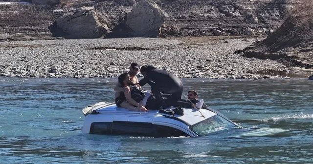 Araç baraj gölüne uçtu: 1 yaralı Tunceli Haberleri