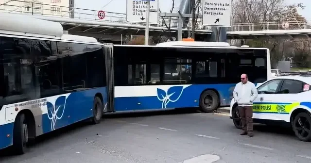Ankara da refüjde asılı kalan belediye otobüsü trafiği aksattı VİDEO İZLE