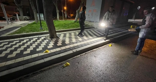 Karaman da tüfekle rastgele ateş açıldı: Saçmalar otomobil ile binaya isabet etti Karaman Haberleri