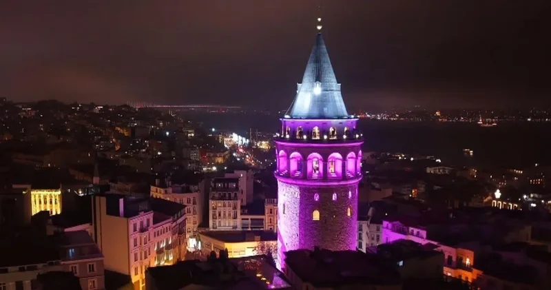 Galata Kulesi renk değiştirdi
