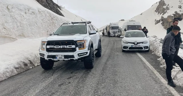 Hakkari Şırnak kara yolu çığ nedeniyle kapandı Hakkari Haberleri