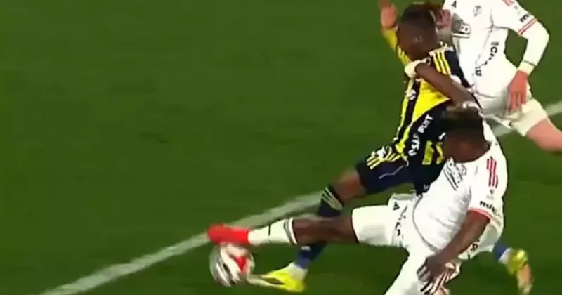 Kadıköy de 90+7 de çok konuşulacak penaltı kararı!