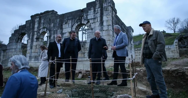 Düzce için siyaset üstü zirve Başkan Özlü, siyasi parti il başkanlarını aynı masada buluşturdu Düzce tarihinin en büyük içme suyu yatırımlarını yapıyoruz Düzce nin şehir kimliğini oluşturuyoruz Düzce Haberleri