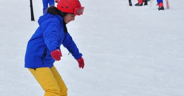 Kars ta 2 bin ilkokul öğrencisi kayakla tanıştı Kars Haberleri