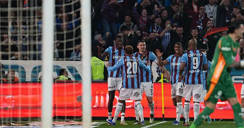 SON DAKİKA Dev maçta kazanan Trabzonspor! Fırtına, Galatasaray ı 2 golle mağlup etti...