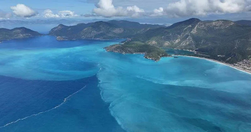 Sağanak sonrası deniz büyüleyici bir renk aldı