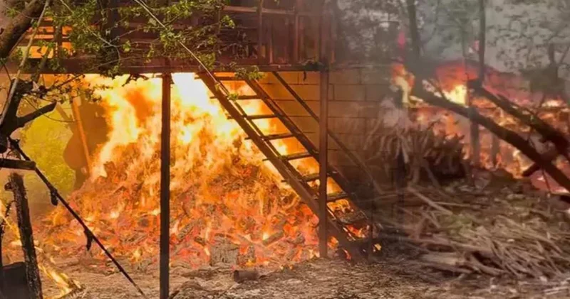 Antalya’da yangın paniği! Müstakil ev alev alev yandı