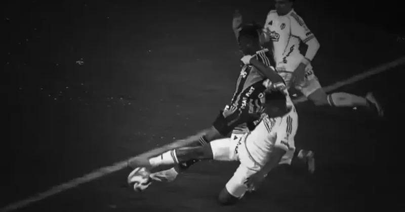 Penaltıyla gelen derbi zaferi sonrası sert tepki: Emek hırsızları!