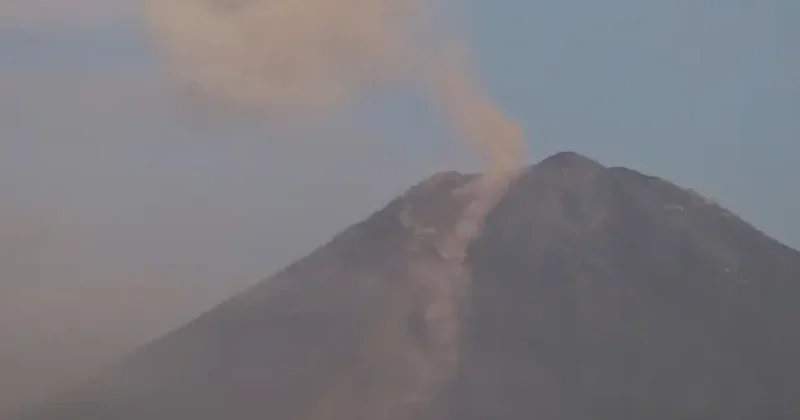 Semeru Yanardağı yeniden faaliyette!